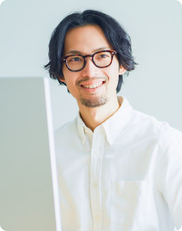 オフィスで働くクリエイティブ職